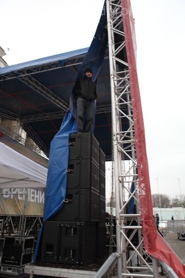 Установка сцены 10X12, звукового и светового борудования на митинге 23.02.2012.